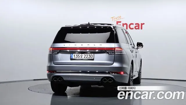 Lincoln Aviator — Фото автомобиля 3
