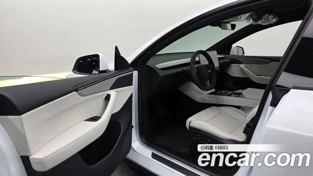 Tesla Model Y — Фото автомобиля 10