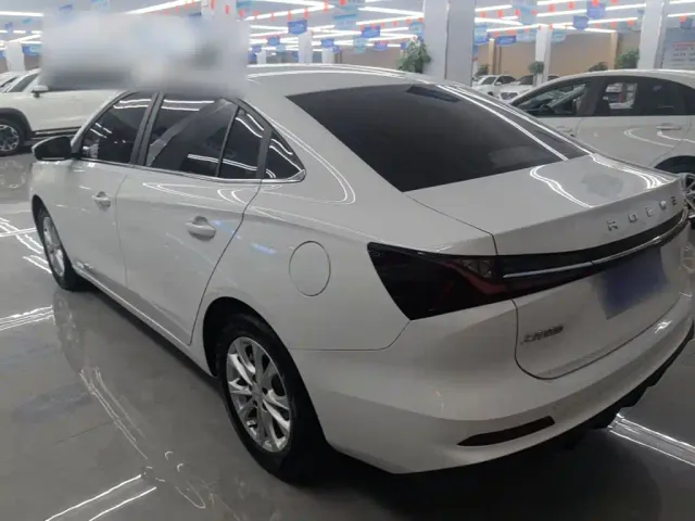Roewe i5 — Фото автомобиля 4
