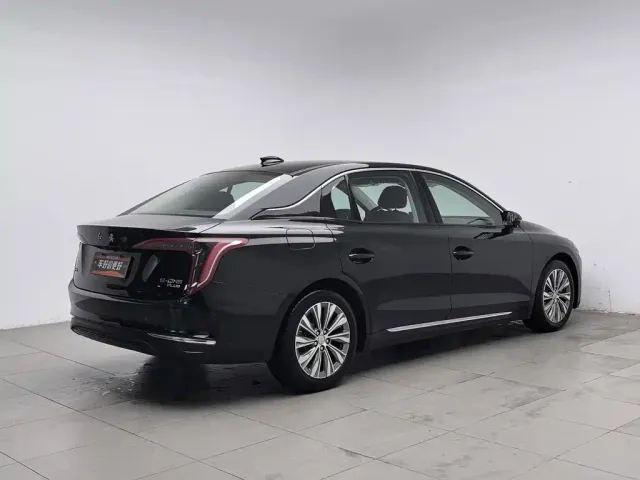 Hongqi E-QM5 — Фото автомобиля 2