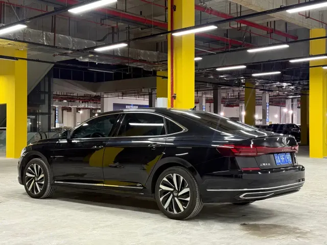 Volkswagen Passat — Фото автомобиля 6
