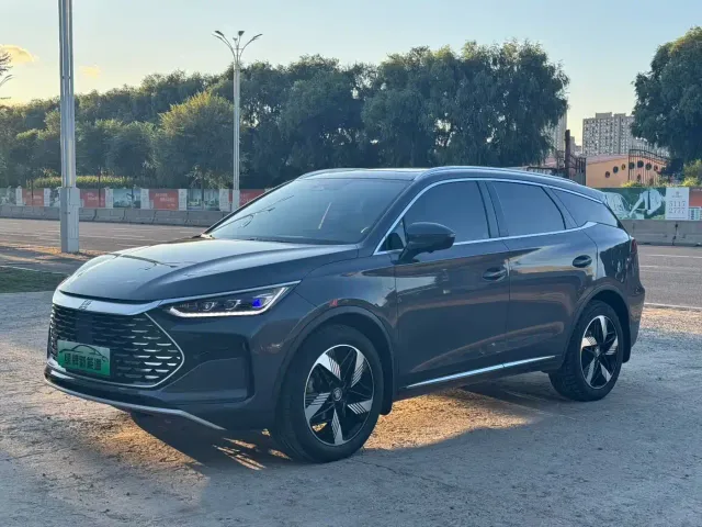 BYD Tang — Фото автомобиля 3
