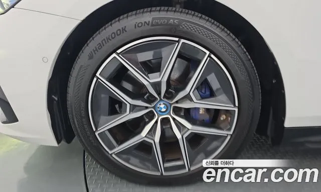 BMW i5 G60 — Фото автомобиля 5