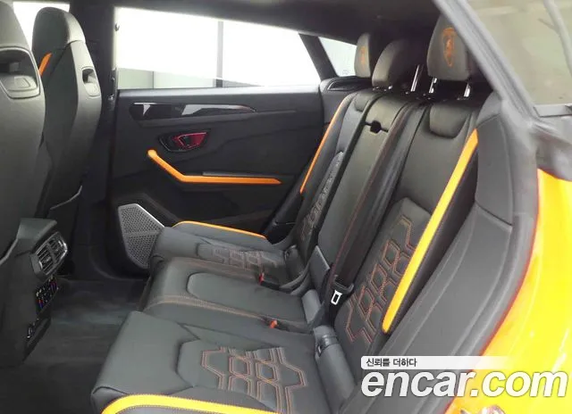 Lamborghini Urus — Фото автомобиля 17