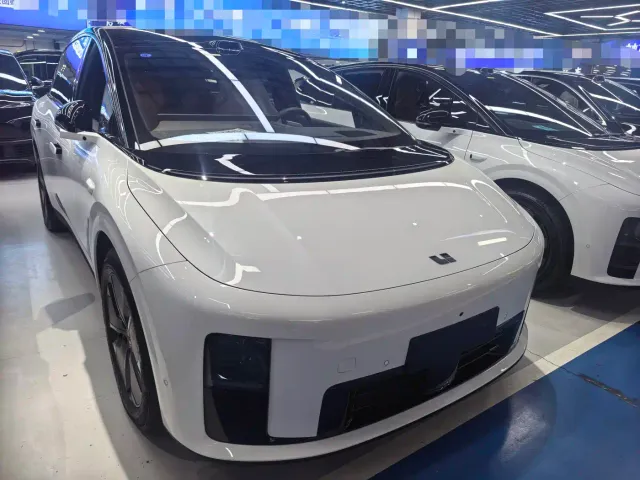 Li Auto i8 — Фото автомобиля 3
