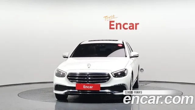 Mercedes-Benz E-Class — Фото автомобиля 3
