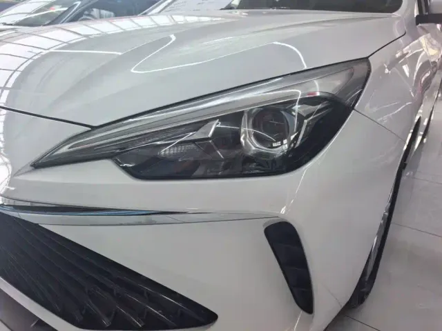 Roewe i5 — Фото автомобиля 2