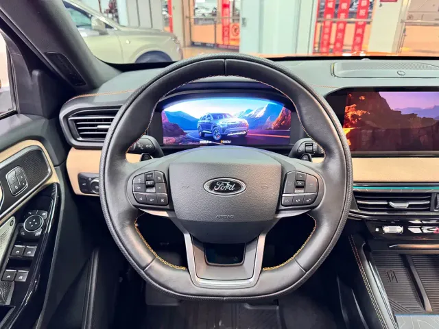 Ford Explorer — Фото автомобиля 9