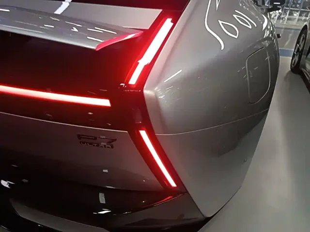 Xpeng P7 — Фото автомобиля 7