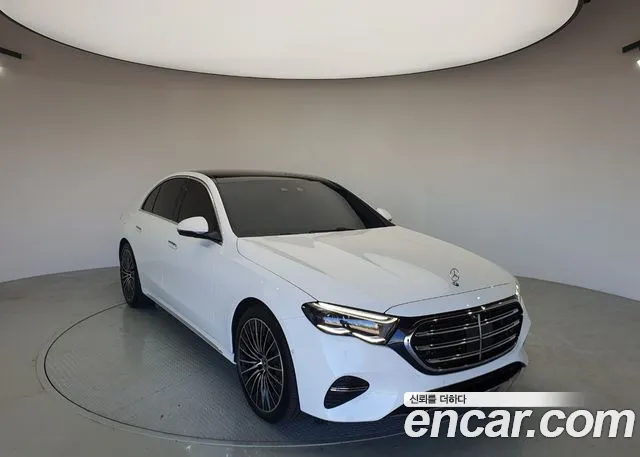 Mercedes-Benz E-Class — Фото автомобиля 4