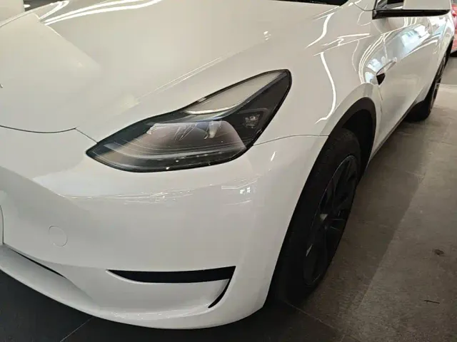 Tesla Model Y — Фото автомобиля 23