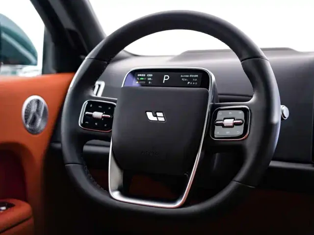Li Auto L8 — Фото автомобиля 15