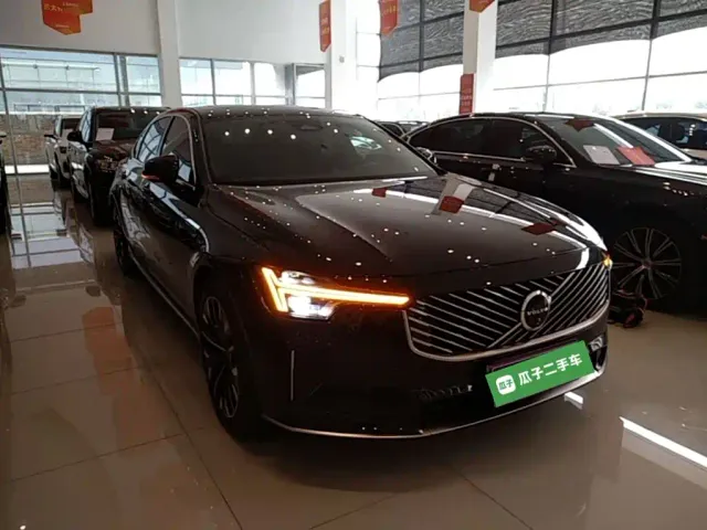 Volvo S90 — Фото автомобиля 3