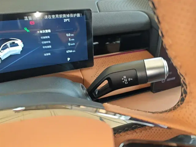 Geely Galaxy Xingyao 8 — Фото автомобиля 13