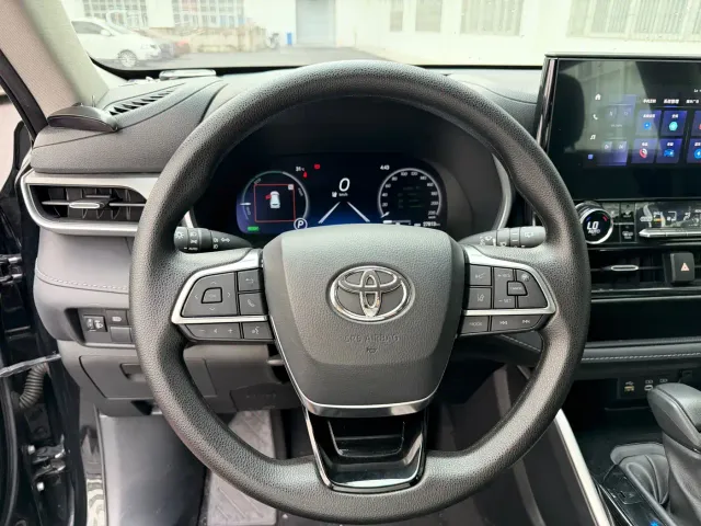 Toyota Highlander — Фото автомобиля 9