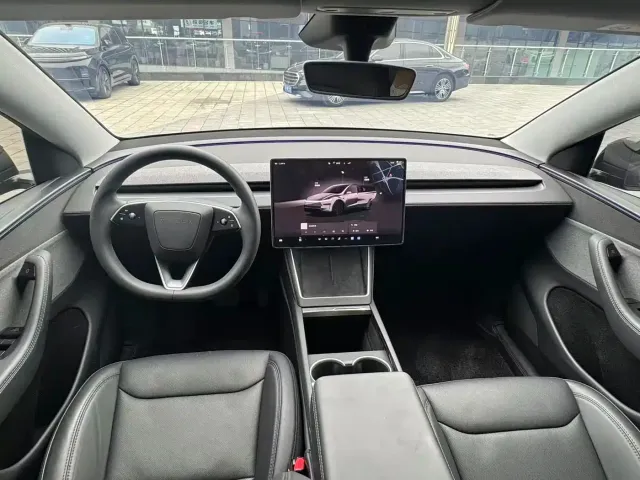 Tesla Model Y 2025 Rear-Wheel Drive — Фото автомобиля 5