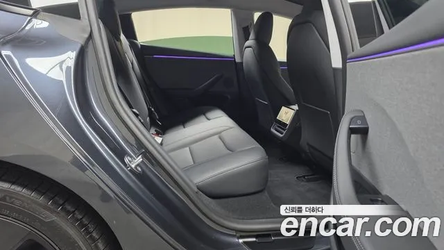 Tesla Model 3 — Фото автомобиля 17