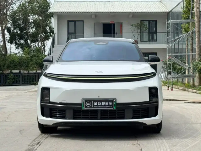 Li Auto L7 — Фото автомобиля 2