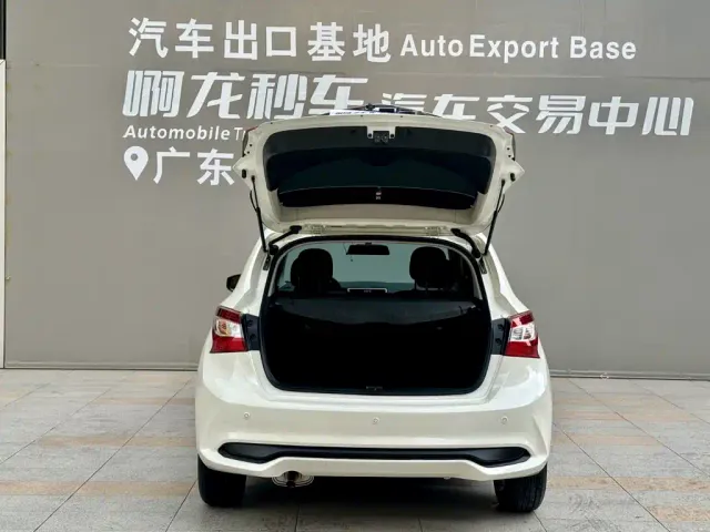 Nissan Tiida — Фото автомобиля 14