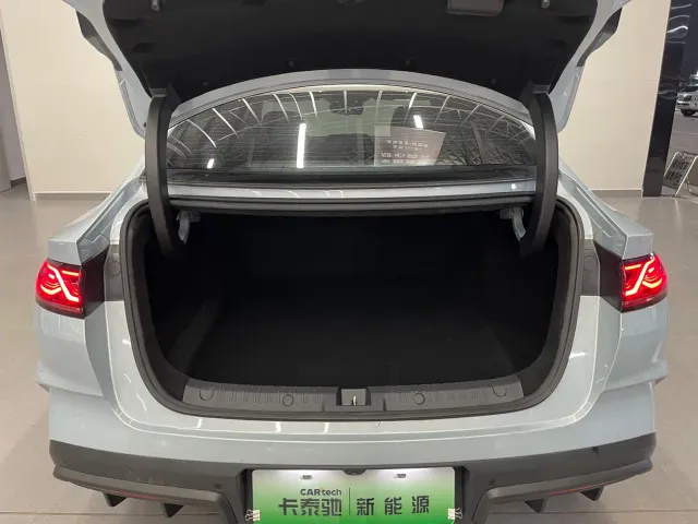 BYD Qin L — Фото автомобиля 28