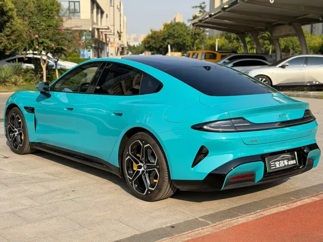 Xiaomi SU7 — Фото автомобиля 8