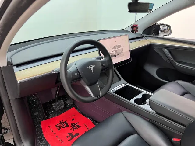 Tesla Model Y — Фото автомобиля 15