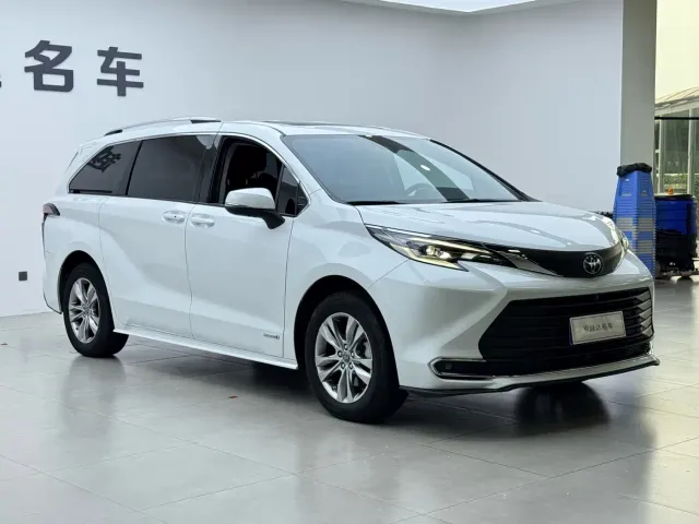 Toyota Sienna — Фото автомобиля 4