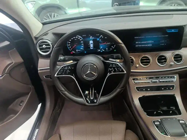 Mercedes-Benz E-Class — Фото автомобиля 10