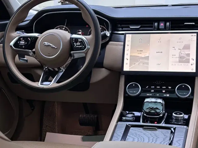 Jaguar XFL — Фото автомобиля 9
