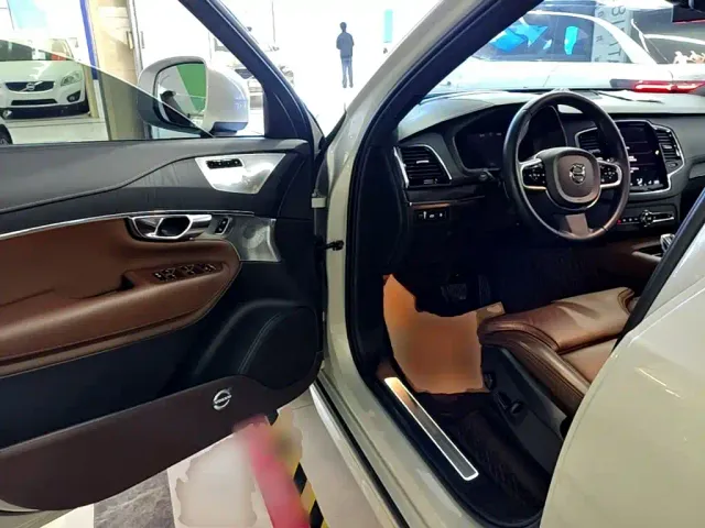Volvo XC90 — Фото автомобиля 15