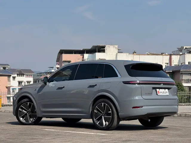 Li Auto L7 — Фото автомобиля 12