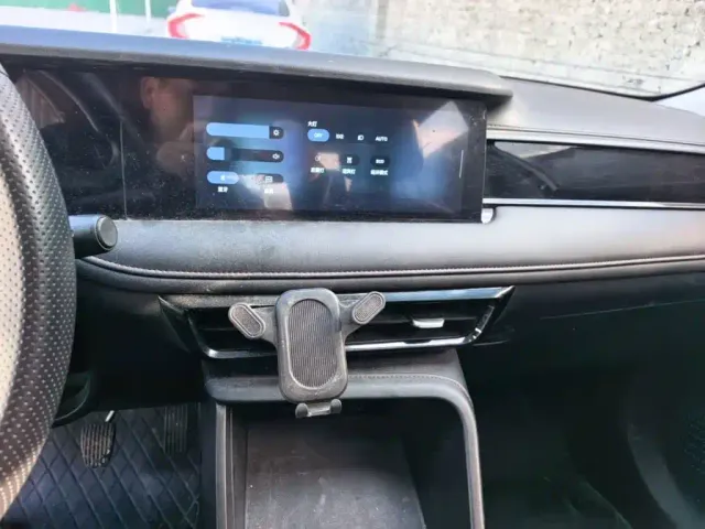 Roewe i5 — Фото автомобиля 12