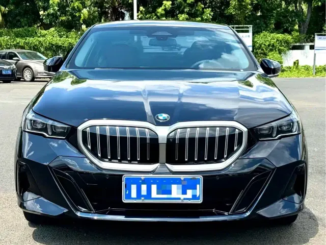 BMW 5 Series — Фото автомобиля 2