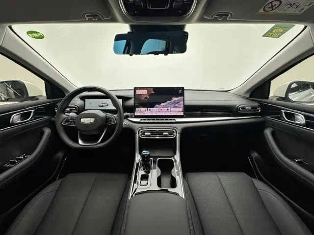 Geely Emgrand — Фото автомобиля 19