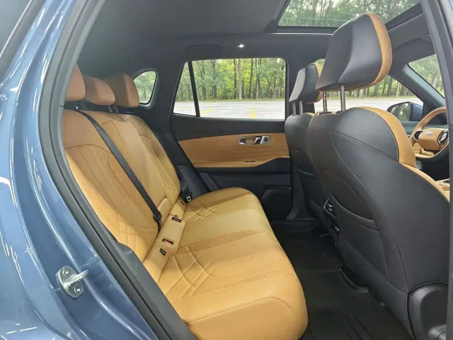 Geely Galaxy Starship 7 EM-i — Фото автомобиля 14