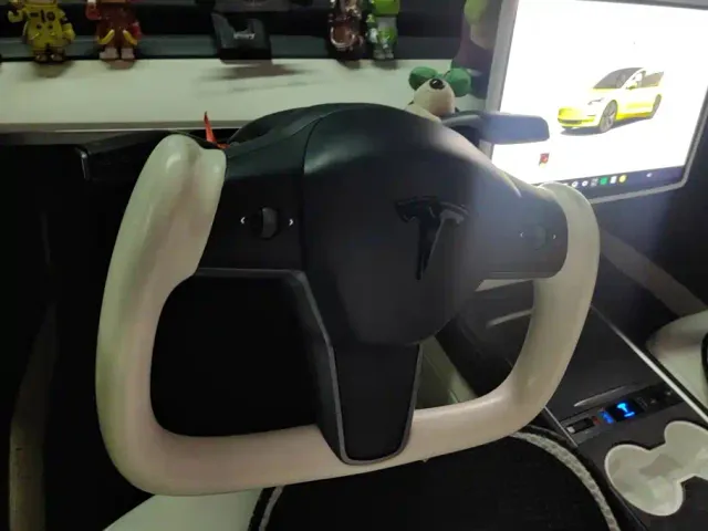 Tesla Model 3 — Фото автомобиля 15