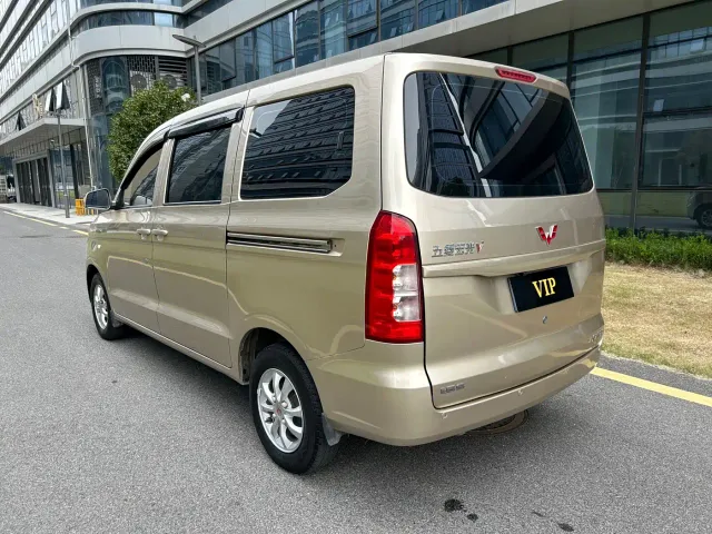 Wuling Hongguang V — Фото автомобиля 2