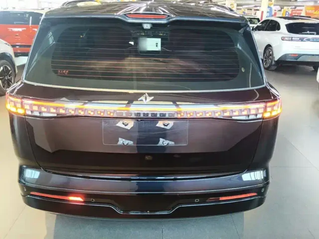 Dongfeng eπ 008 — Фото автомобиля 5