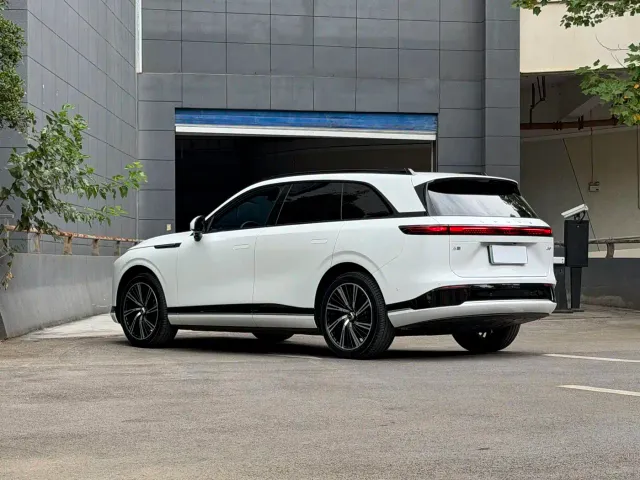 Xpeng G9 — Фото автомобиля 8