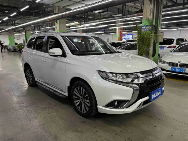 Mitsubishi Outlander — Фото автомобиля 3