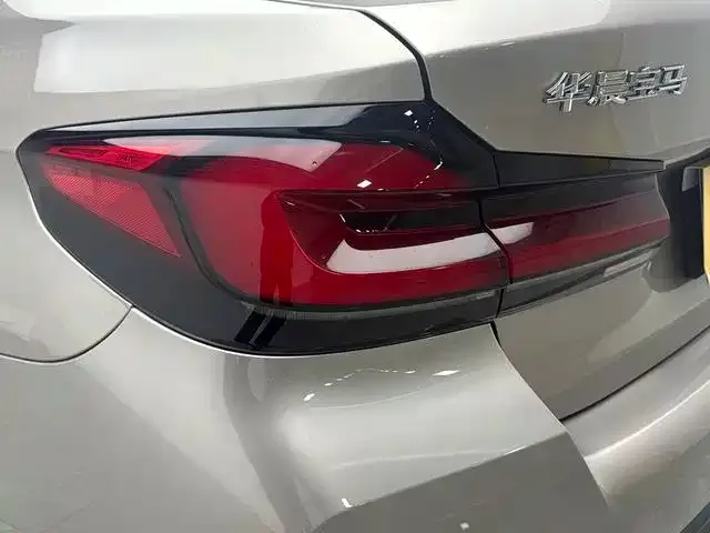BMW 5 Series — Фото автомобиля 16
