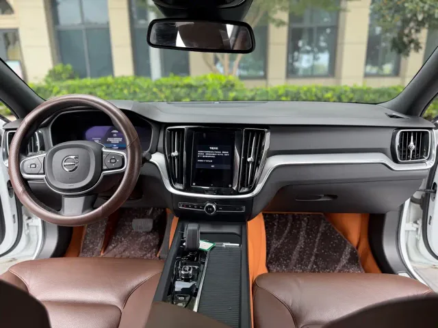 Volvo S60 — Фото автомобиля 7