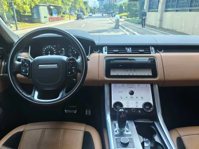 Land Rover Range Rover Sport — Фото автомобиля 9