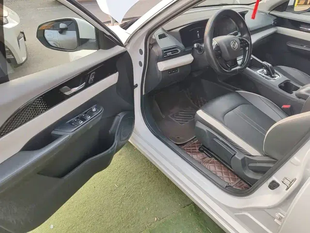 Dongfeng Fengshen E70 — Фото автомобиля 15