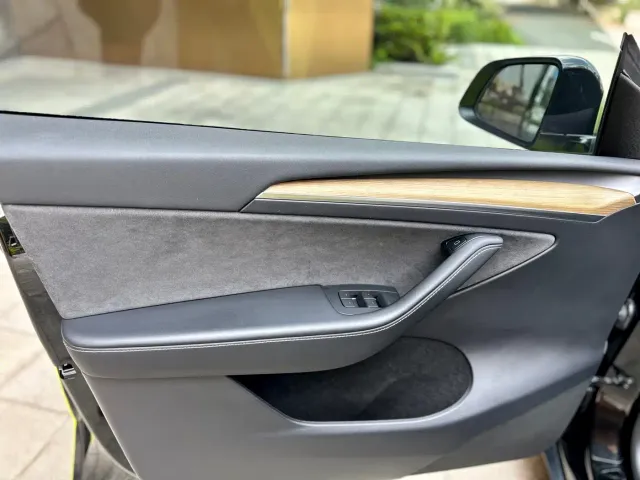 Tesla Model Y — Фото автомобиля 11