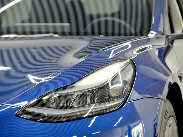 Tesla Model 3 — Фото автомобиля 4
