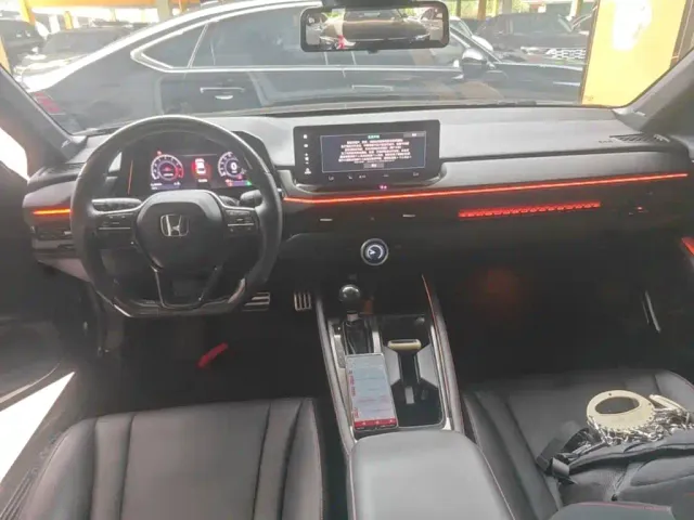 Honda Accord — Фото автомобиля 9