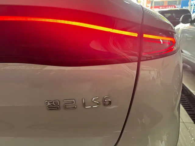 IM Motors LS6 — Фото автомобиля 6