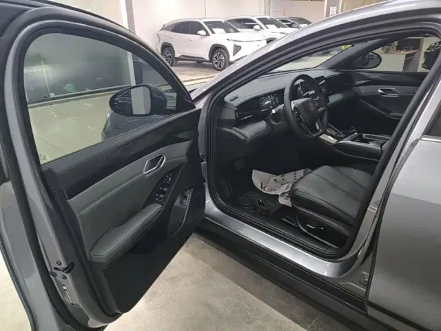 BYD Qin L — Фото автомобиля 15