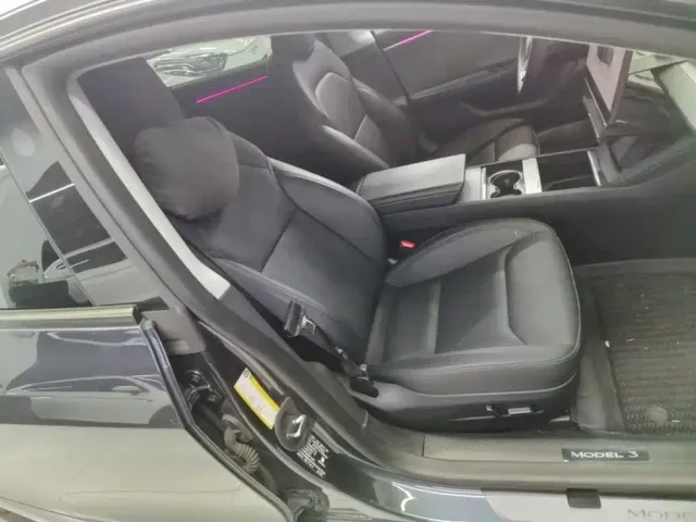 Tesla Model 3 — Фото автомобиля 24